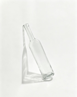 Bouteille en verre transparent pour spiritueux, personnalisable avec logo, très vendue, col long, bouchon en liège, finition mate/givrée, 500ml/700ml/750ml, vente en gros