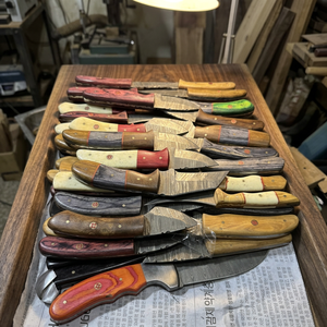 Cuchillo de Supervivencia y Caza de Acero de Damasco Forjado a Mano, Hoja Fija Mini Tipo Drop Point, Mango de Madera, Grado Industrial, para Revendedores OEM 58/60 - Product Image 2