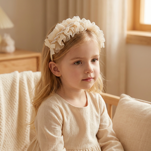 Accessorio per Capelli Corona da Principessa per Bambine, Fiocco in Tulle con Perle, Fascia per Capelli con Pizzo Ricamato e Clip in Tessuto - Product Image 1