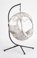 Fauteuil suspendu en osier style bohème, forme dôme à pétales ondulés, avec base croisée et coussin moelleux, pour terrasse, porche, balcon, jardin