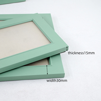 Bingkai Foto Minimalis Hijau Muda Kreatif Kustom Ramah Lingkungan Tahan Lama Cetak UV Dekorasi Dinding Kayu Embossing Buatan Tangan