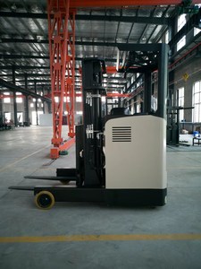 Montacargas eléctrico con asiento Weliftrich de 1.5 toneladas y 48V, altura de elevación de 3-14 m, piezas importadas, alta capacidad para almacén - Product Image 3