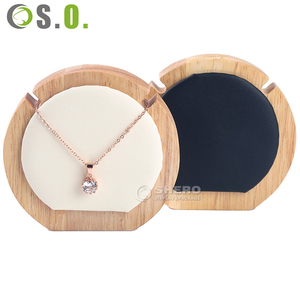 Expositor de Collares de Madera Maciza Personalizable, Expositor de Joyería de Lujo de Alta Calidad para Joyerías, Venta al por Mayor Directa de Fábrica - Product Image 1