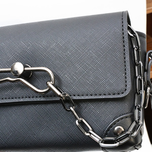 Sac bandoulière carré pour homme en cuir PU avec bouton magnétique, durable et élégant – Sac de messager - Product Image 6