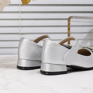 Zapatos de Baile Cómodos para Niñas, Zapatos Mary Jane Duraderos y Ligeros, Diseño Moderno para la Escuela y Fiestas - Product Image 2