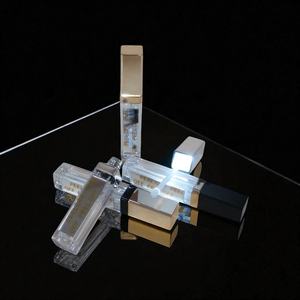 Gloss à lèvres avec lumière LED 9 ml, bouchon à vis en plastique, cosmétique avec couleur personnalisée et options OEM - Product Image 6