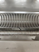Machine à éplucher la viande commerciale à haute efficacité |   Décortiqueuse de peau de porc pour la transformation du bacon, du jambon et du ventre de porc