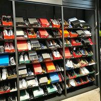 Étagères de magasin de vêtements de sport personnalisées, murs de présentation de chaussures de style entrepôt, présentoirs de chaussures pour magasins de liquidation, armoires de présentation de chaussures pour magasins à prix réduits