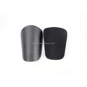 <span class=keywords><strong>Espinilleras</strong></span> de Fútbol Profesionales Más Vendidas con Forro de Espuma EVA Suave, Patrón de Carbono, Material PP, Ajuste Seguro - Product Image 2