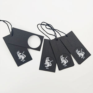 Étiquettes suspendues en carton écologique avec logo 3D en relief, design personnalisé, pour vêtements, chaussures et sacs - Product Image 5