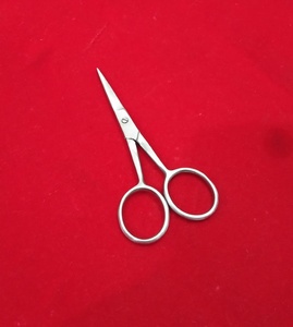 Ciseaux de beauté professionnels pour nez et moustache Lame droite en acier inoxydable de 3.5 pouces avec pointe pointue - Product Image 1