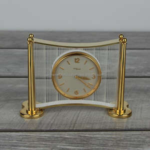 Reloj de mesa moderno de forma rectangular en metal con acabado chapado en oro perfecto para exhibición de mesa decorativa elegante para el hogar - Product Image 4