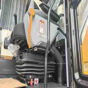 เครื่องขุดตีนตะขาบ200C มือสอง - Product Image 6