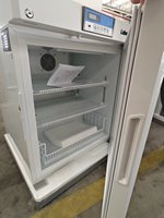 130L 2-8 degrés utilisation en laboratoire de haute précision intelligent micro-ordinateur température pharmacie réfrigérateur avec porte solide ou en verre