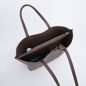 Sac à main décontracté pour femmes de grande capacité personnalisé par un designer avec deux sangles en cuir PU souple - Product Image 6