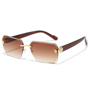 Occhiali da Sole Quadrati Senza Montatura di Lusso per Donne, Lenti Colorate, Decorazione a Forma di Cuore di Ghepardo e Fiore, Logo Personalizzato - Product Image 3