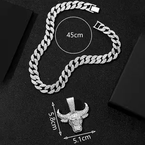 Pendentif hip hop micro tête de vache en zircon incrusté Collier hip hop glacé avec diamants