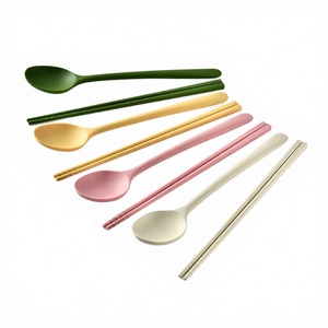 Ensemble de 2 cuillères et baguettes pour bébé, qualité professionnelle, résistantes à la chaleur, antidérapantes, écologiques, en silicone, lavables au lave-vaisselle - Product Image 2
