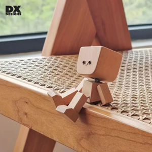 Jouet robot <span class=keywords><strong>en</strong></span> <span class=keywords><strong>bois</strong></span> DX Designs avec expressions faciales interchangeables, décor de bureau articulé et jouet anti-stress - Product Image 6