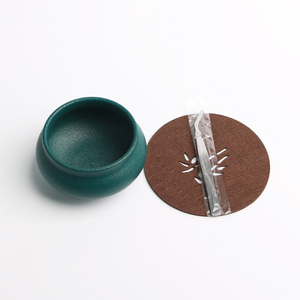 Bruciatore d'Incenso in Ceramica per Aromaterapia e Uso Religioso, Lanterna Decorativa in Stile Europeo per Tavola da Pranzo, Legno Sacro Rosso Tibetano - Product Image 4
