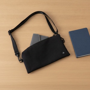 Bolso Bandolera Impermeable Minimalista de Poliéster Reciclado Ecológico, Ligero, para Viajes, con Múltiples Bolsillos, para Pasaporte - Product Image 5