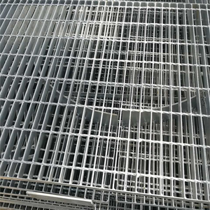 Grille en acier galvanisé 1000 mm x 900 mm, maille 32 x 100 mm, densité minimale 260 g/m², revêtement de sol pour passage de voitures - Product Image 2