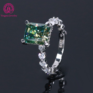Anillo de Mujer de Plata de Ley 925 con Moissanita Blanca/Verde, Anillo de Moissanita de Corte Radiante de 4 Quilates para Regalo - Product Image 3