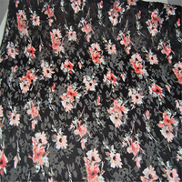 Kain Sutra Murni Motif Bunga Merah di Latar Belakang Hitam, Warna Gelap Lembut Elegan, Harga Grosir Terbaru untuk Pakaian Wanita