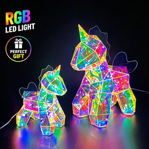 Figura de Unicornio Iridiscente 3D, Escultura Animal Holográfica Prismática, Centro de Mesa Luminoso para Decoración Moderna del Hogar, Venta al Por Mayor - Product Image 1