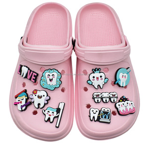 Vente en gros de chaussures dentaires de clinique dentaire breloques cadeaux promotionnels <span class=keywords><strong>dents</strong></span> brosse <span class=keywords><strong>à</strong></span> <span class=keywords><strong>dents</strong></span> dentistes décoration de chaussures sabots de <span class=keywords><strong>dents</strong></span> breloques - Product Image 5