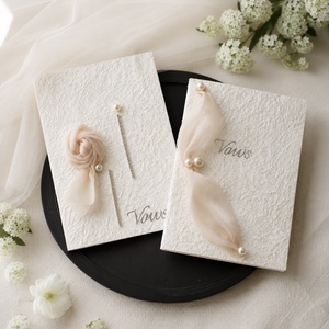 Tarjetas de Menú de Papel Elegantes y Únicas Personalizadas con Forma Personalizada y Texto en Lámina Dorada para Decoración de Bodas y Cumpleaños - Product Image 1