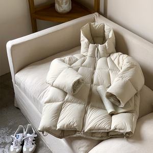 Chaqueta Acolchada con Capucha Extra Grande y Cálida para Mujer 2025 - Chaqueta Ligera con 90% Plumón de Pato Blanco |   Color y longitud personalizables - Product Image 4