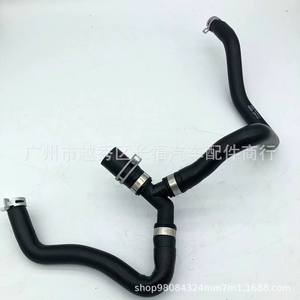 ท่อยางหม้อน้ำรถฟอร์ด โฟกัส Mk3 รุ่น 1754838 7M518274JC อะไหล่ทดแทน - Product Image 1