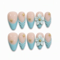 Faux ongles à presser 3D effet ombré rose nude et bleu avec fleurs et étoiles dorées pour salon de beauté (vente en gros)