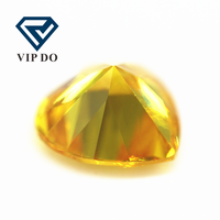 Wuzhou gemmes CZ 3*3-12*12mm pierres précieuses en zircon cubique jaune doré avec coupe de cœur, pierres synthétiques en zircon CZ à facettes en forme de cœur