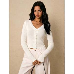 Cardigan en tricot pour femme, couleur abricot, à col en V, à boutons sur le devant, à manches longues et à ourlet festonné - Product Image 4