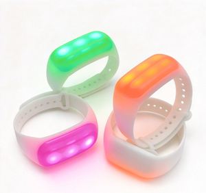 Nueva Pulsera de Luces LED Programables DMX, Moderna y Portátil, con 4 LED en Relieve, 15 Colores Brillantes, Duración de 6-10 Horas - Product Image 2