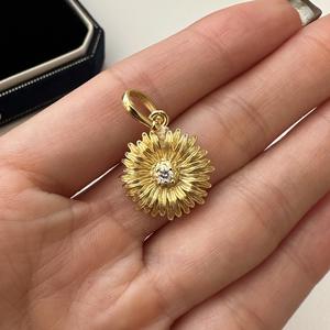 Pendentif tournesol en argent sterling S925 de style vintage, design rétro français, niche, luxe léger, petit pendentif fleur - Product Image 2