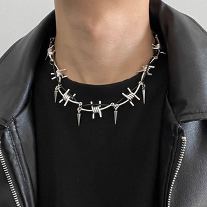 Collana di rivetti in metallo con personalità Hip-hop Punk gotico scuro SongYi - Product Image 2