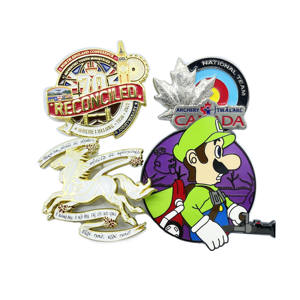 Dessin animé mignon en gros conception personnalisée Anime Jujutsu Kaisen personnage Yuji Itadori Badges en métal épingles en émail dur - Product Image 2