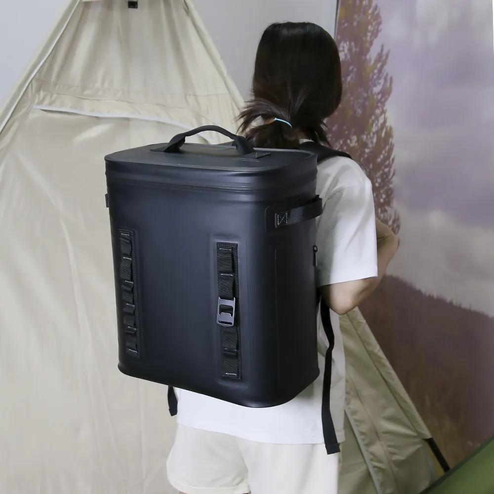 2024 pazarlama öğeleri popüler yysiyah yakışıklı basit soğutucu çanta 20l Tpu su geçirmez yalıtımlı sırt çantası soğutucu