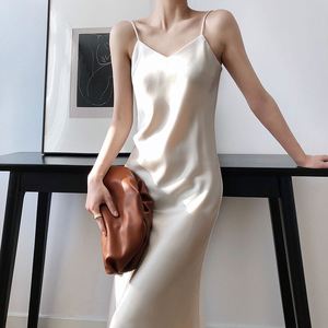 Mode haute qualité élégante femmes <span class=keywords><strong>robe</strong></span> été Spaghetti Satin longue femme <span class=keywords><strong>robe</strong></span> <span class=keywords><strong>très</strong></span> doux lisse <span class=keywords><strong>Sexy</strong></span> Slip <span class=keywords><strong>robe</strong></span> - Product Image 3
