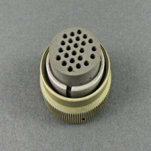 67-E18-24 E/B 带 <span class=keywords><strong>2</strong></span> 个通线孔 24 位 全新原装现货 工业自动化 PAC 专用 PLC 编程控制器 - Product Image 1