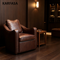 Fauteuil de lecture en cuir marron avec garniture cloutée, dossier capitonné et pieds en bois massif pour salon et bureau à domicile