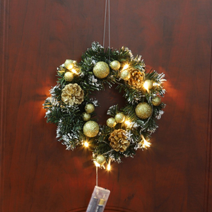 Guirlande lumineuse LED pour Noël, couronne de porte d'entrée décorative avec pommes de pin artificielles, baies et fleurs - Product Image 1