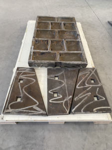 Plaques de mâchoires en acier au manganèse de 18 % Zhengzhou Yiwei pour concasseurs à mâchoires de mines et concasseurs mobiles haute performance - Product Image 5