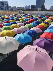 Bunter Stoff gerader Regenschirm für hängende Dekoration mit günstigem Preis für Straßen schirm projekt