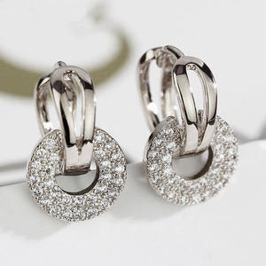 Pendientes Huggie de Plata 925 de Lujo con Cristales de Estrás y Diseño Geométrico para Mujer, Joyería para Fiestas - Product Image 4