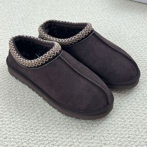 Botas de nieve exclusivas con logotipo personalizado de alta calidad, pantuflas cálidas de moda para mujer, botas de nieve para hombre, zapatos de invierno cálidos hasta el tobillo. - Product Image 4