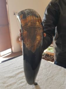 Auténtico Soporte para Cuerno para Beber, Cuerno de Búfalo Natural Pulido y Ecológico para Cerveza, Sidra y Amas, Hecho a Mano en India - Product Image 4